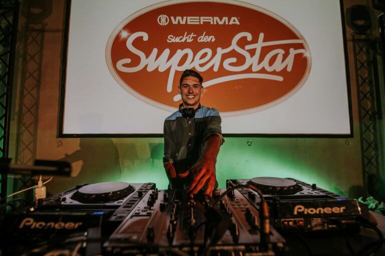 DJ Wayne bei einer Firmenveranstaltung von WERMA